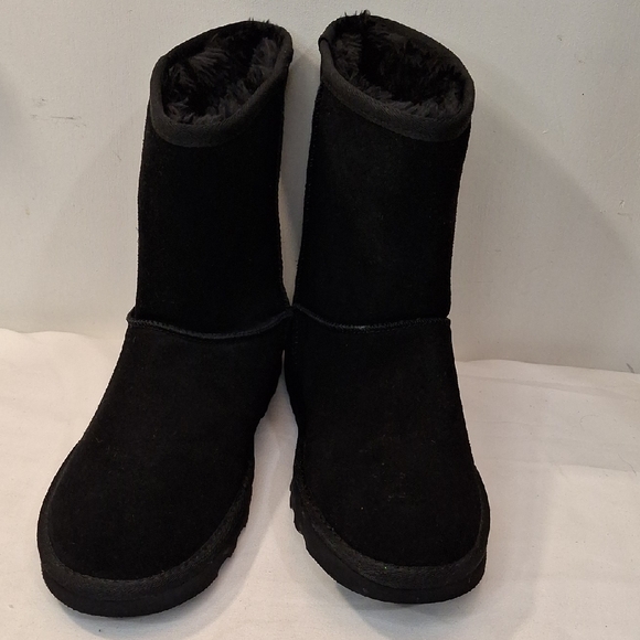 Black Suede Women's Winter Boots. Faux Fur Lined. New With Tags. - Picture 2 of 10